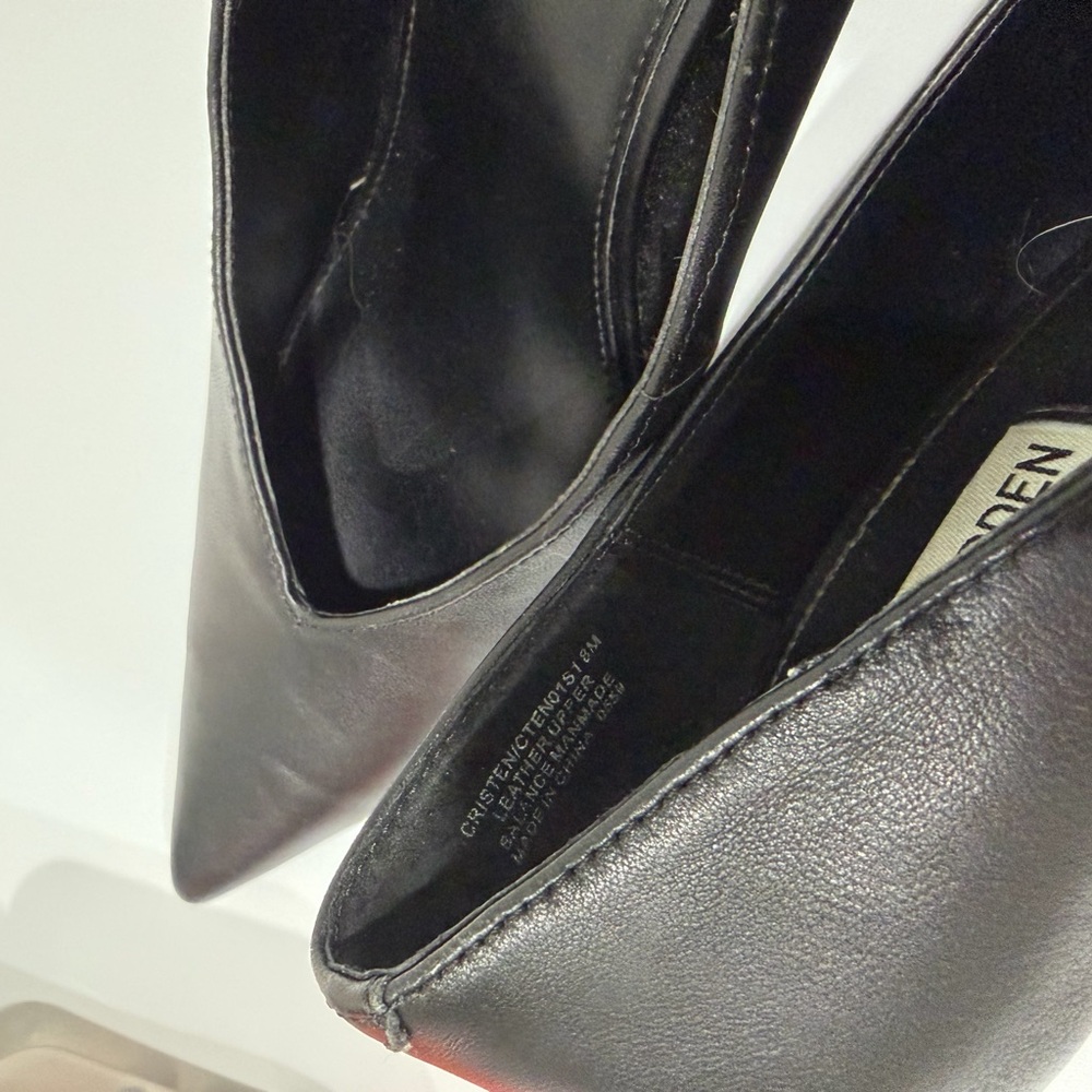 Steve Madden Sleek Black Pointed Heels - Picture 4 of 4
